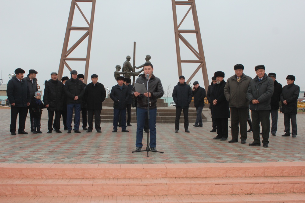 Открылся памятник-бюст Насибкали Марабаеву