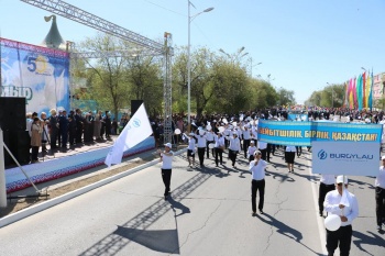  Работники ТОО «Бургылау» приняли участие в городском параде, посвященном Дню единства народов Казахстана